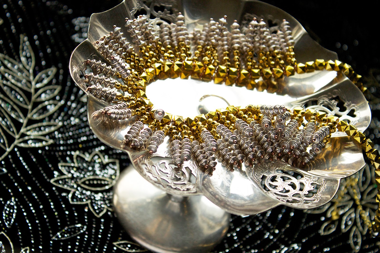beaded metallic statement necklace tutorial