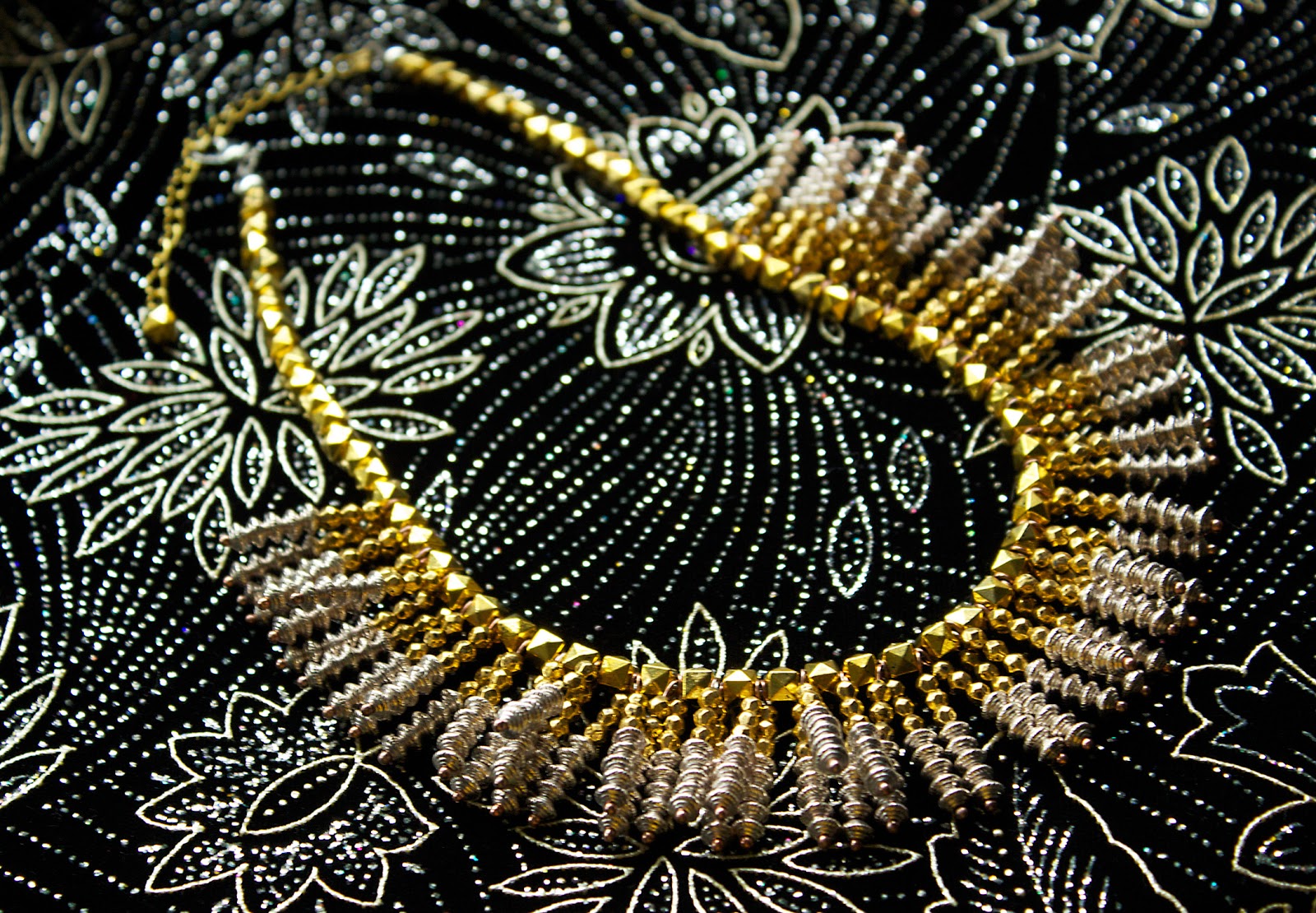 stardust sparkler necklace tutorial by allison beth cooling